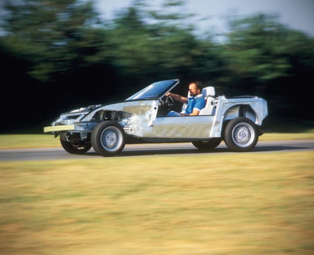 BMW Z1 ohne Außenhaut auf Versuchsfahrt (1986). Foto: Auto-Medienportal.Net/BMW